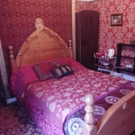 Caspians Boutique * سكرابورو