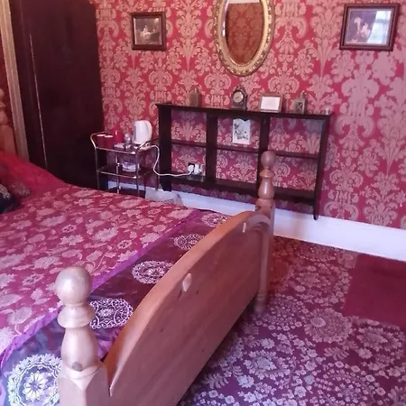 Caspians Boutique * سكرابورو
