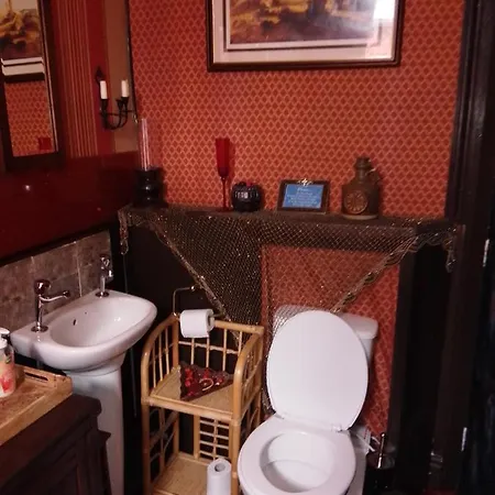 Caspians Boutique * سكرابورو