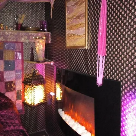 Caspians Boutique سكرابورو
