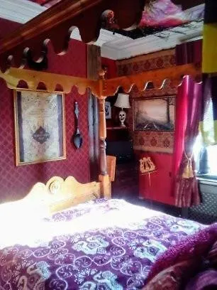 Caspians Boutique *
